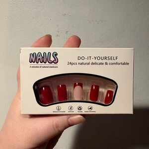 Do it yourself 24pc press on nail set!